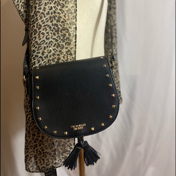 🎉🎈HOST PICK🎉🎈VICTORIA’s SECRET CROSSBODY STUDDED SADDLE BAG - Picture 4 of 16